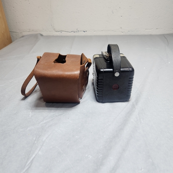 Kodak Brownie Hawkeye Camera - Picture 3 of 7